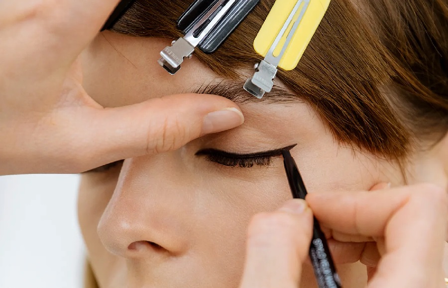 Transcendent Treasures: The Beauty of Glass Art Jewelry